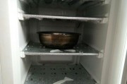 冰箱底部有水问题解析（原因及解决办法详解）