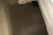 饮水机底部漏水问题的原因和解决方法（探究饮水机底部漏水问题的根源和应对措施）