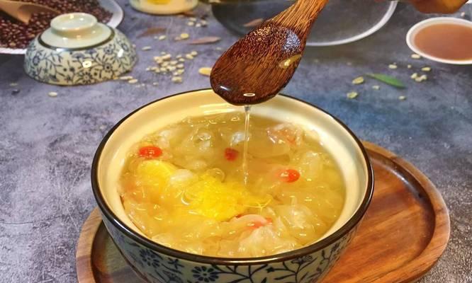 银耳羹怎么做粘稠一点（超实用的汤品做法）