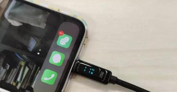 如何优化iPhone电池充电（揭秘科学的充电技巧）