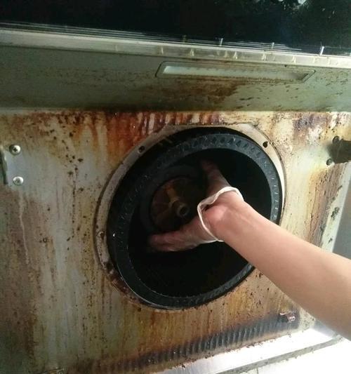 如何清洗能率油烟机面板（简单有效的清洁方法）