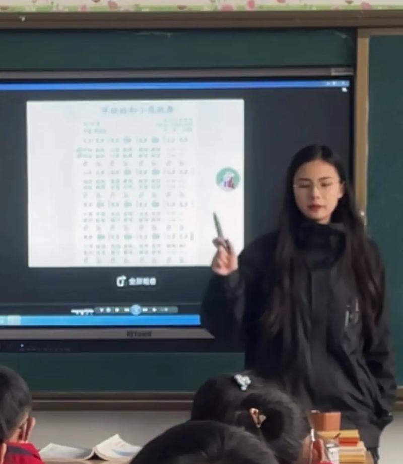 手机如何放置在讲台上拍照？拍照时应注意什么？